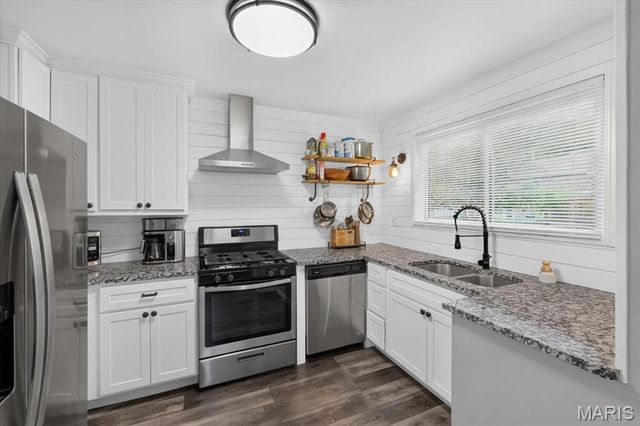 3853 Rainor Court, St Louis, MO 63116