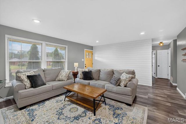 3853 Rainor Court, St Louis, MO 63116