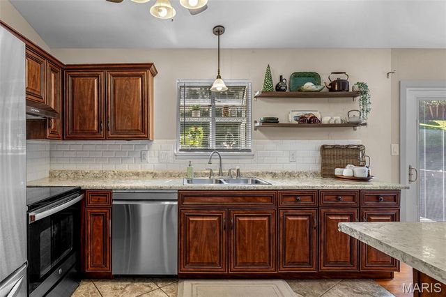 3750 Lemay Woods Drive, St Louis, MO 63129