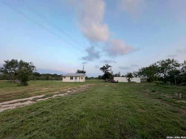 90 Romberg Road, Dale, TX 78616
