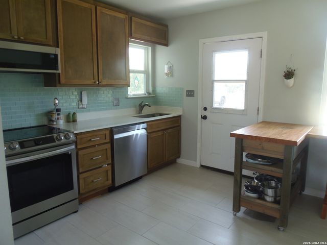 90 Romberg Road, Dale, TX 78616
