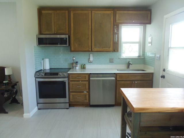90 Romberg Road, Dale, TX 78616