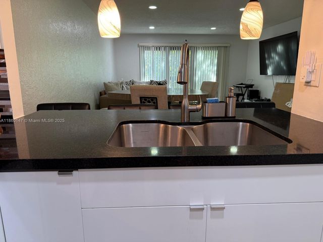 4018 Del río way, Sunrise, FL 33351