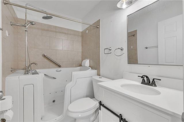25 Ballard RD, Newport News, VA 23601