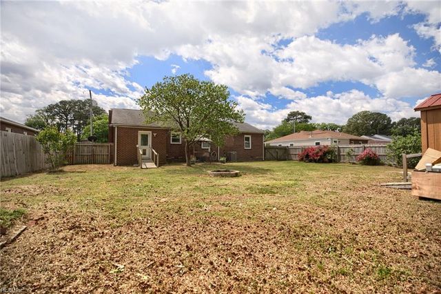 25 Ballard RD, Newport News, VA 23601