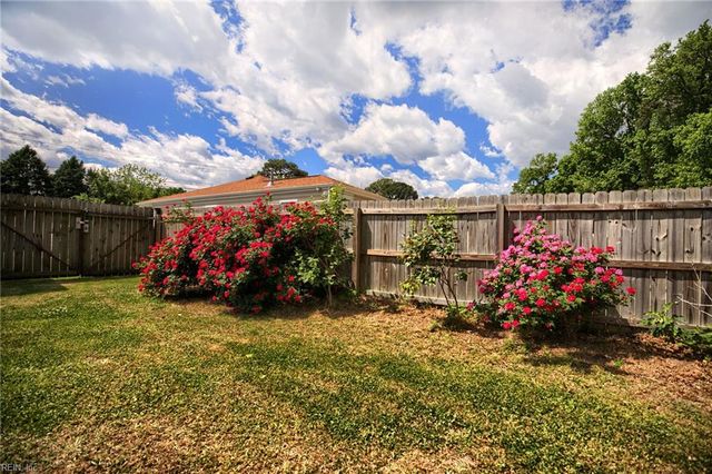 25 Ballard RD, Newport News, VA 23601