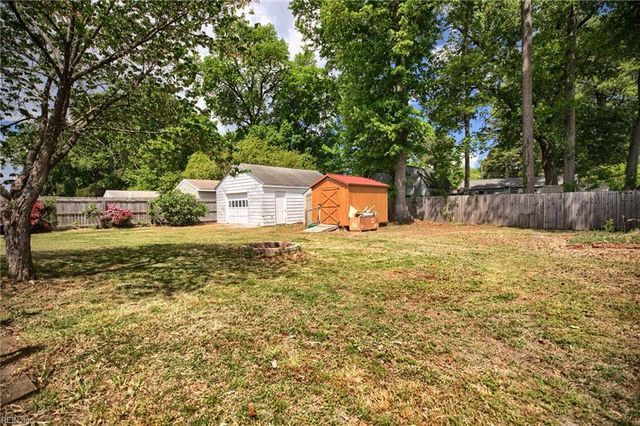 25 Ballard RD, Newport News, VA 23601