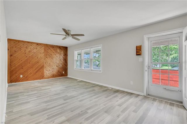 25 Ballard RD, Newport News, VA 23601