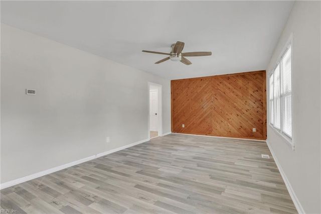 25 Ballard RD, Newport News, VA 23601