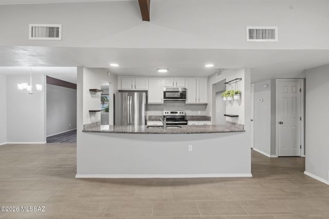 7652 E Waverly Street, Tucson, AZ 85715