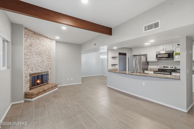7652 E Waverly Street, Tucson, AZ 85715