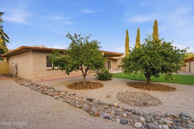 7652 E Waverly Street, Tucson, AZ 85715
