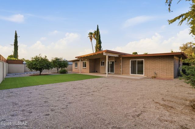 7652 E Waverly Street, Tucson, AZ 85715