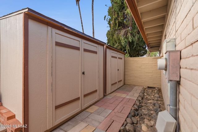 7652 E Waverly Street, Tucson, AZ 85715