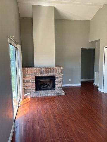2101 Pennington Drive, Arlington, TX 76014