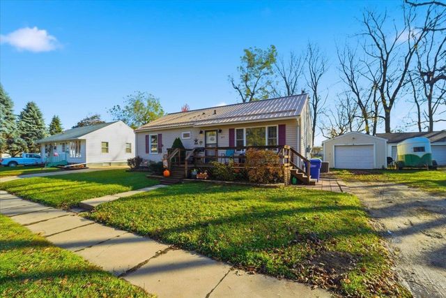 825 1ST AVE SW, Oelwein, IA 50662