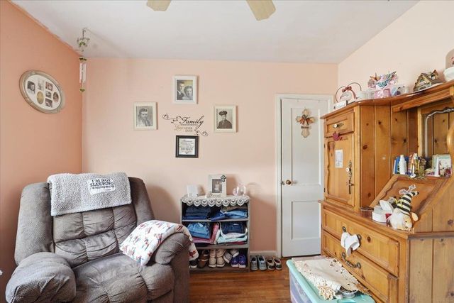 825 1ST AVE SW, Oelwein, IA 50662