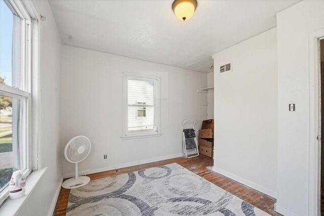 825 1ST AVE SW, Oelwein, IA 50662