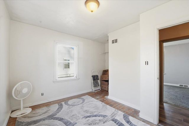 825 1ST AVE SW, Oelwein, IA 50662