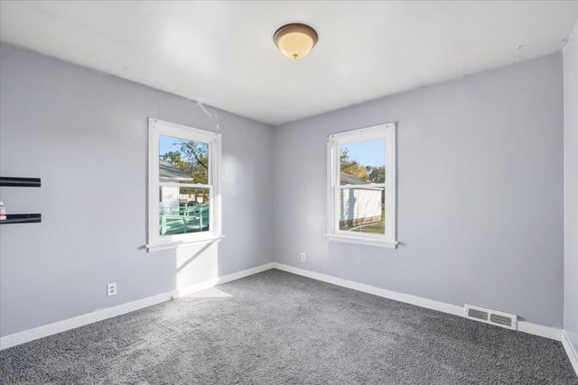 825 1ST AVE SW, Oelwein, IA 50662