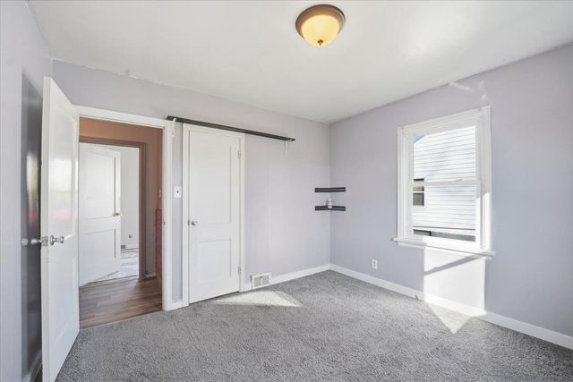 825 1ST AVE SW, Oelwein, IA 50662