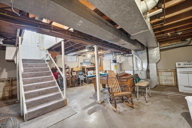 825 1ST AVE SW, Oelwein, IA 50662