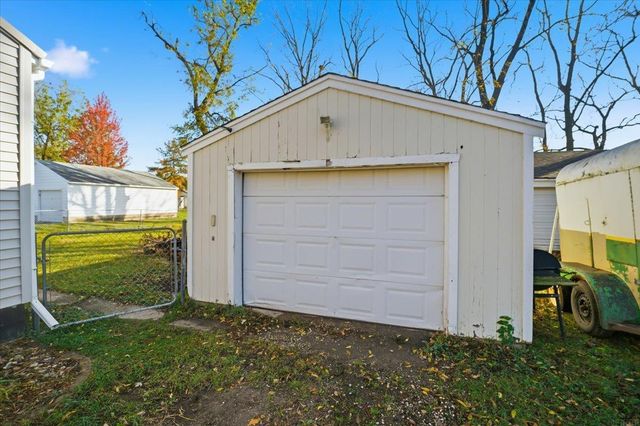 825 1ST AVE SW, Oelwein, IA 50662