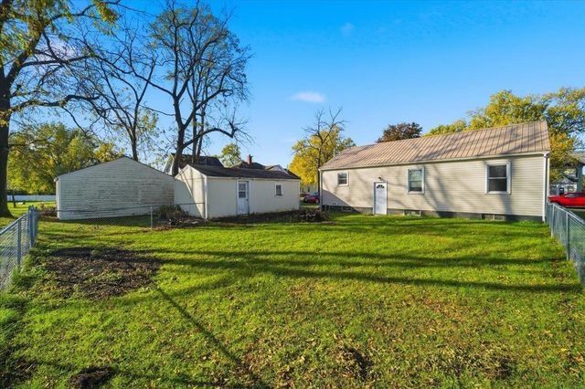 825 1ST AVE SW, Oelwein, IA 50662