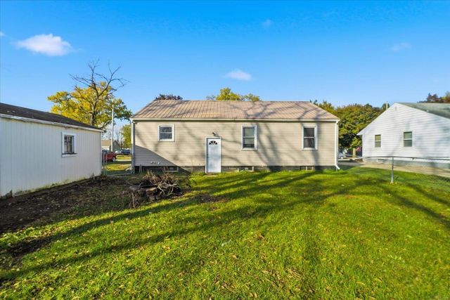 825 1ST AVE SW, Oelwein, IA 50662