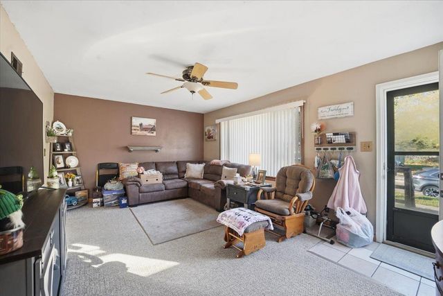 825 1ST AVE SW, Oelwein, IA 50662