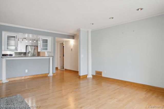 3559 Port Cove Drive 17, Waterford, MI 48328