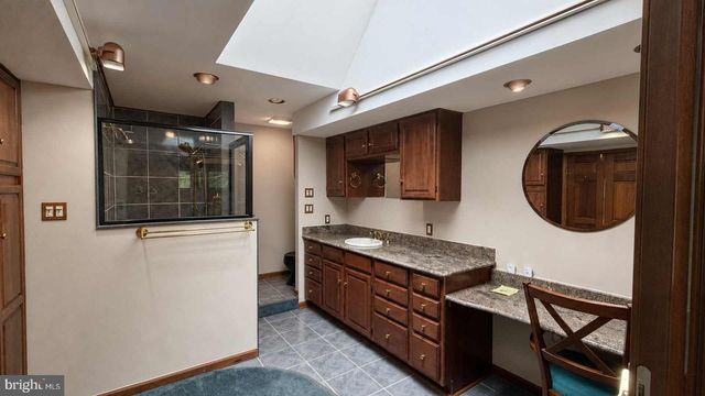 19 WALNUT DR, Burlington, NJ 08016