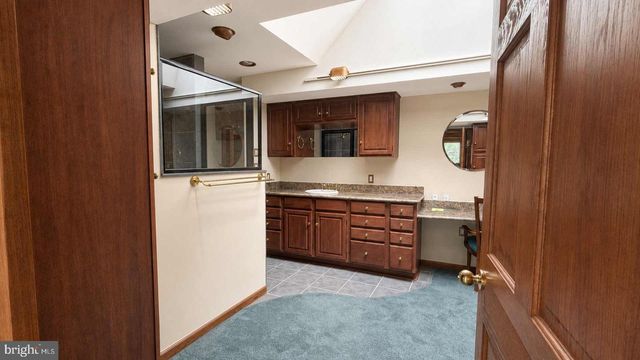 19 WALNUT DR, Burlington, NJ 08016