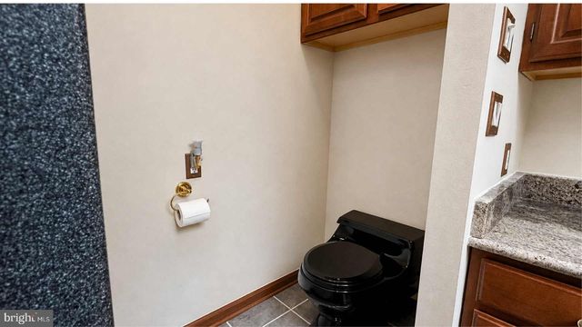 19 WALNUT DR, Burlington, NJ 08016