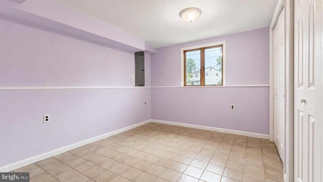 19 WALNUT DR, Burlington, NJ 08016