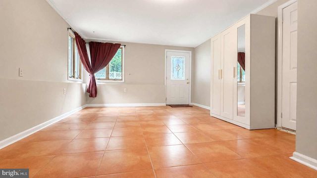 19 WALNUT DR, Burlington, NJ 08016