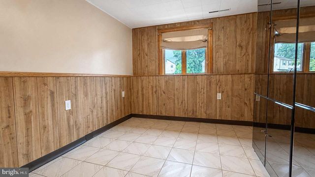 19 WALNUT DR, Burlington, NJ 08016