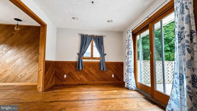 19 WALNUT DR, Burlington, NJ 08016