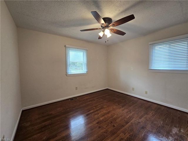 3840 South Plaza TRL, Virginia Beach, VA 23452