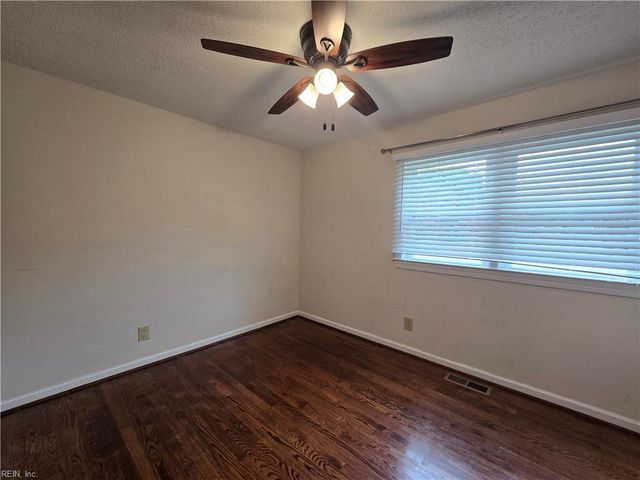 3840 South Plaza TRL, Virginia Beach, VA 23452