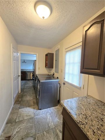 3840 South Plaza TRL, Virginia Beach, VA 23452