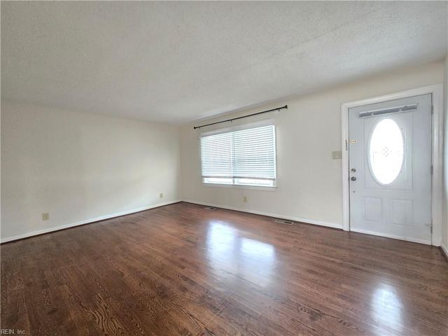 3840 South Plaza TRL, Virginia Beach, VA 23452