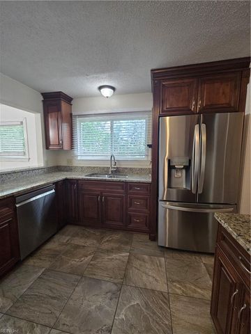 3840 South Plaza TRL, Virginia Beach, VA 23452