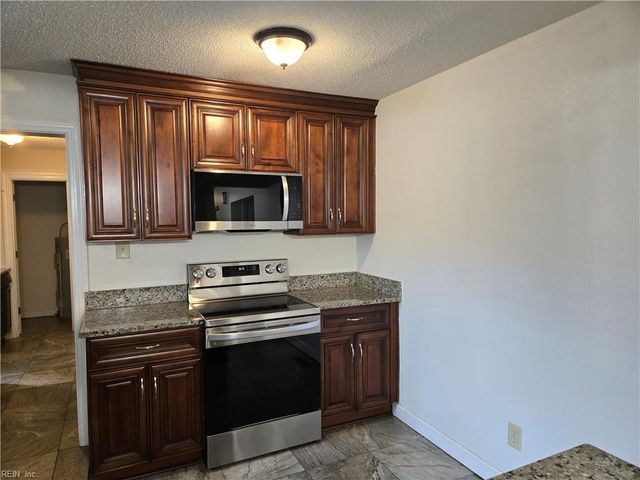 3840 South Plaza TRL, Virginia Beach, VA 23452