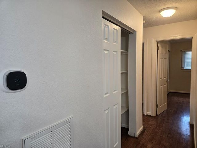 3840 South Plaza TRL, Virginia Beach, VA 23452