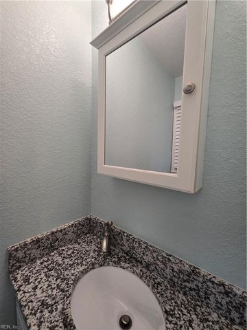 3840 South Plaza TRL, Virginia Beach, VA 23452