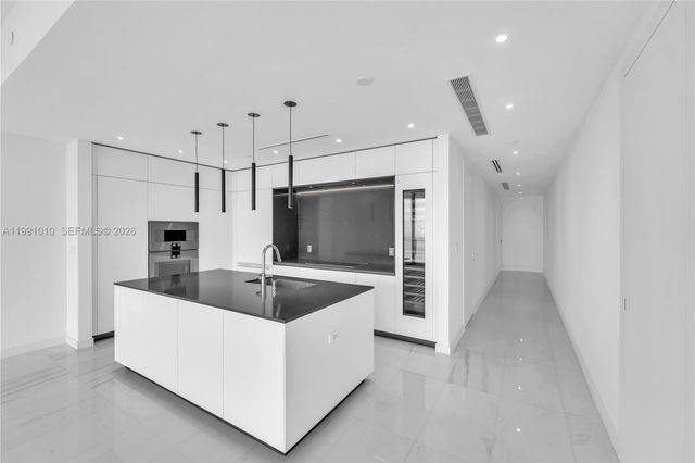 300 Biscayne Boulevard Way 1902E, Miami, FL 33131