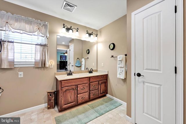 820 CAMBRIDGE DR, Manheim, PA 17545