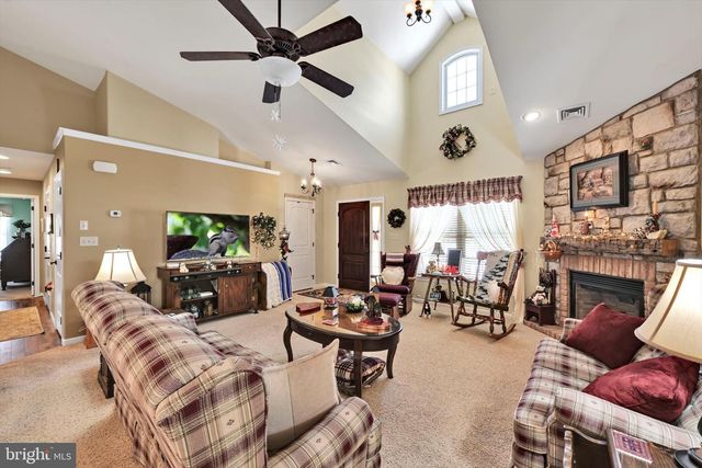 820 CAMBRIDGE DR, Manheim, PA 17545