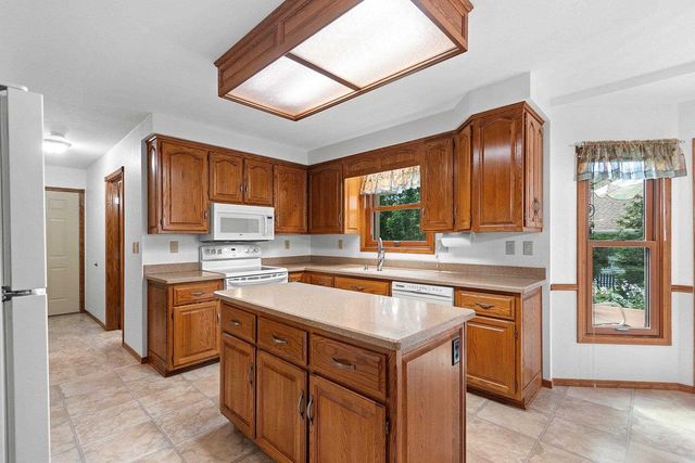 2920 THUNDERBYRD TRAIL, Green Bay, WI 54313